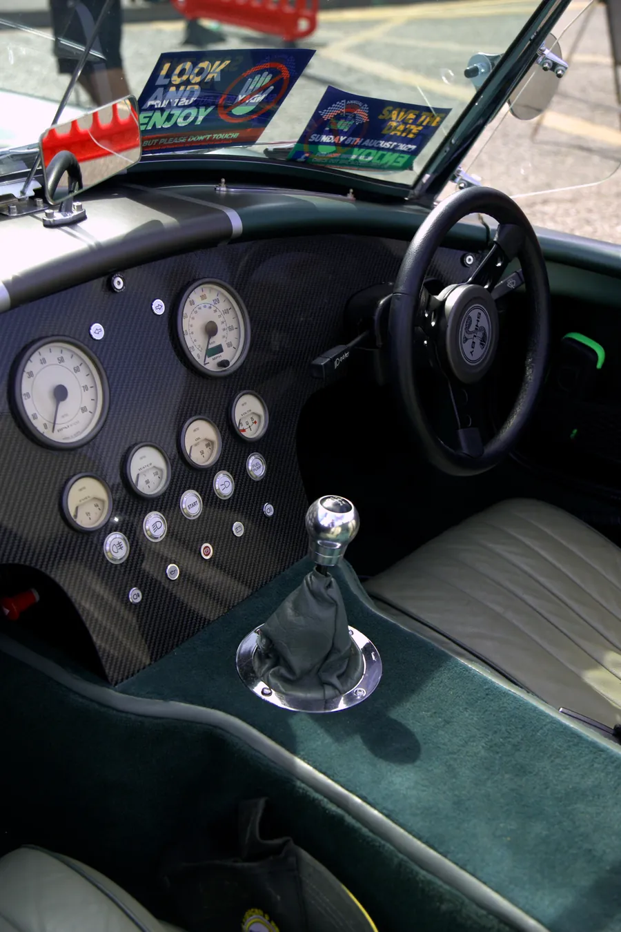 The dials and gear lever of a classic roadster